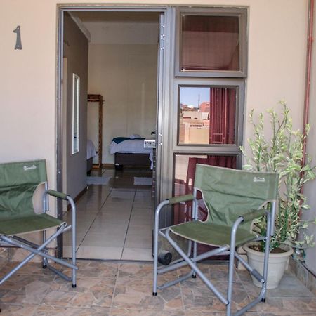 Oceanlife Guesthouse And Restaurant Luederitz Bagian luar foto