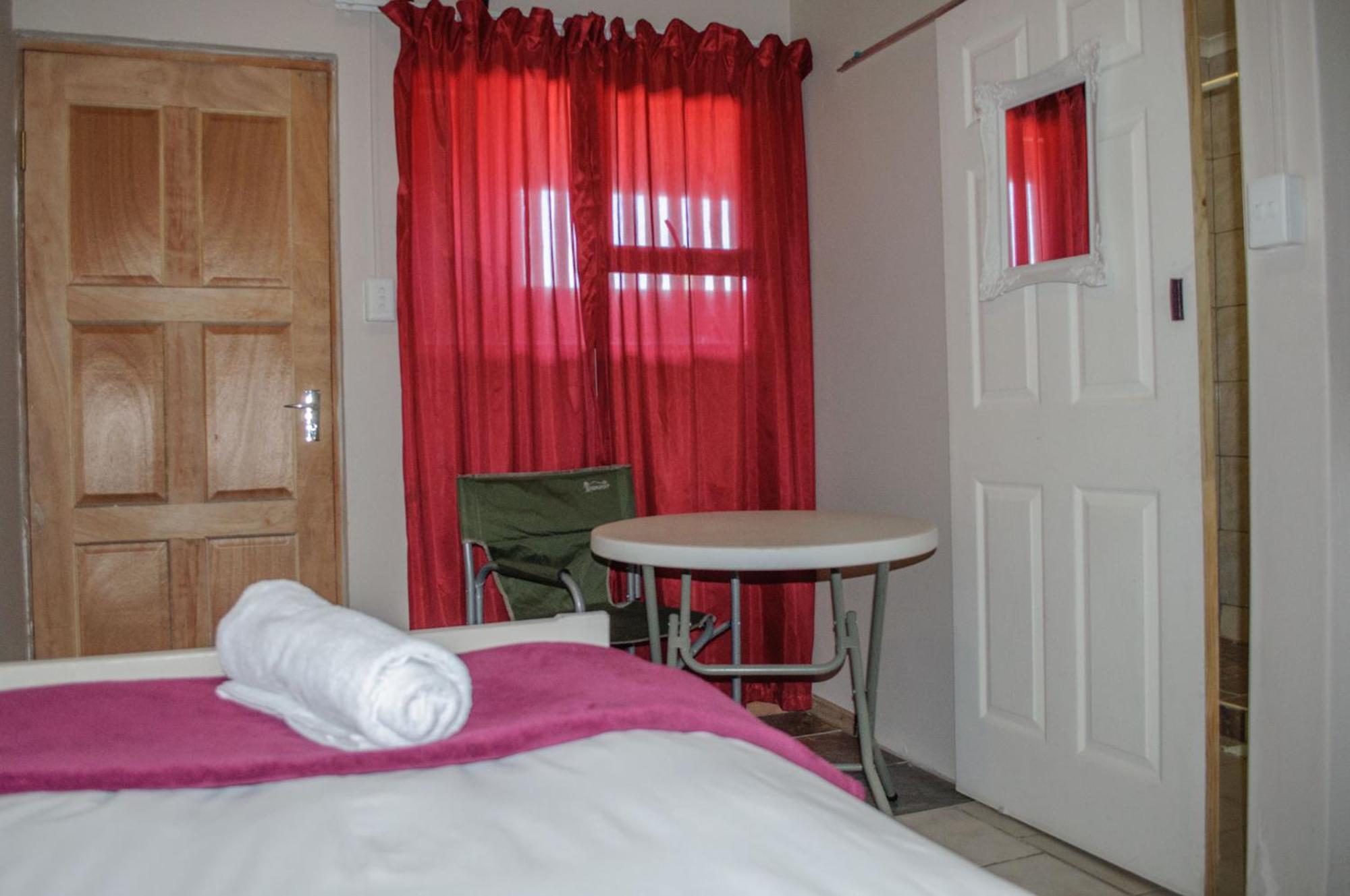 Oceanlife Guesthouse And Restaurant Luederitz Bagian luar foto